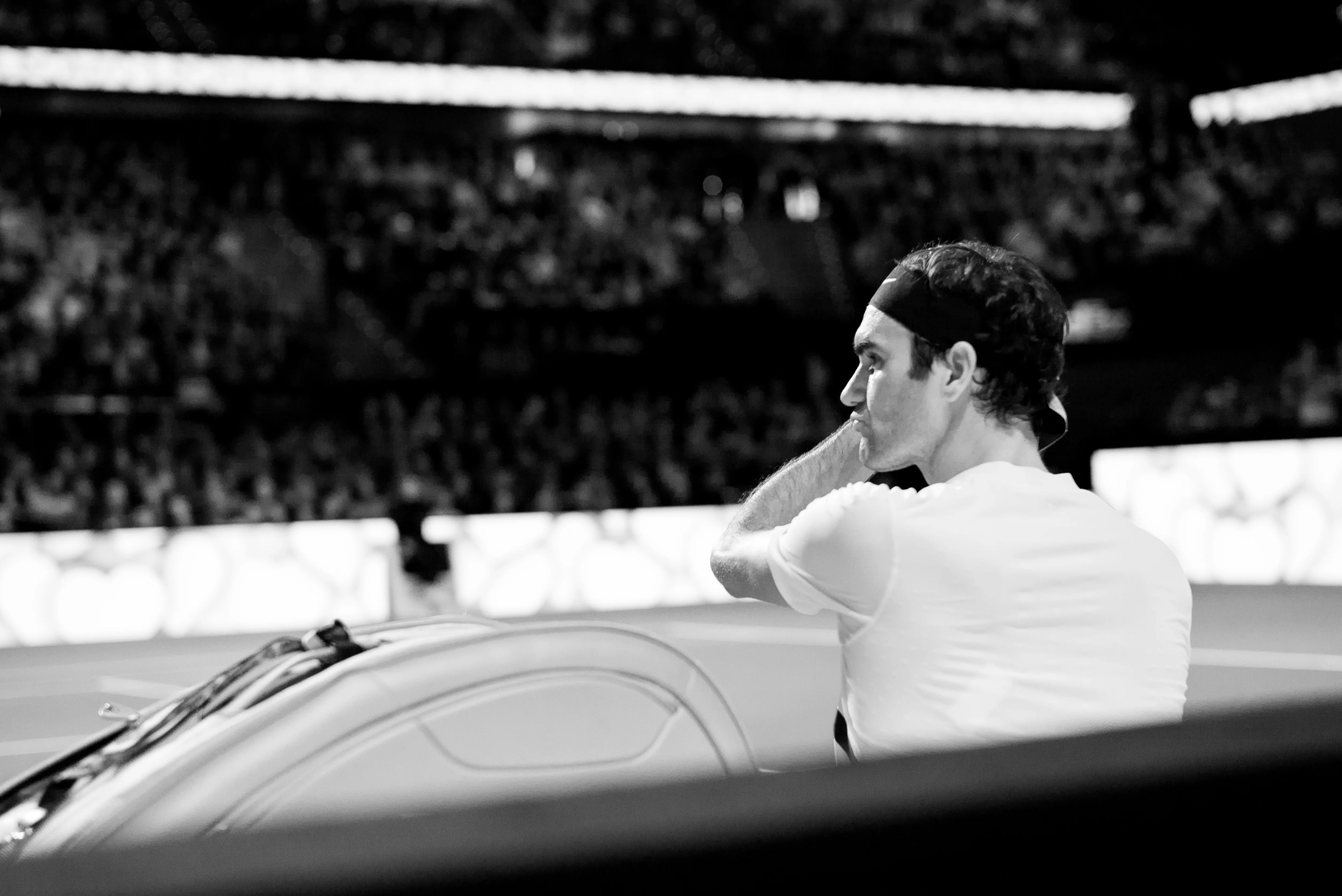 Roger Federer sur le court lors du tournoi de Rotterdam en 2018